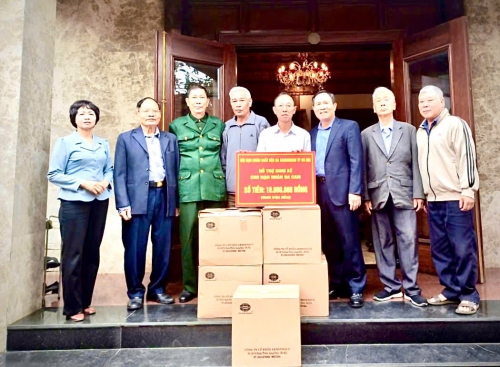 THÀNH HỘI TRAO SINH KẾ VÀ TẶNG QUÀ CHO NẠN NHÂN CHẤT ĐỘC DA CAM